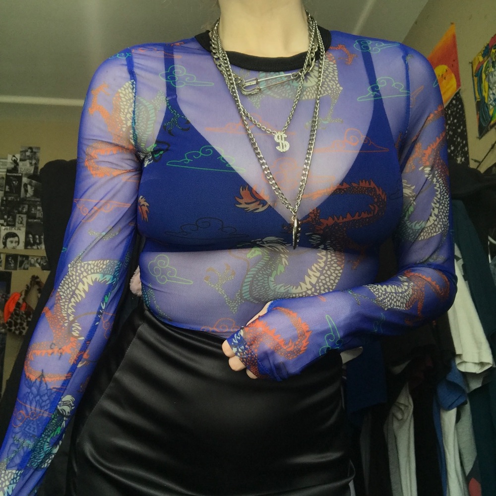 ‼️2 for $20‼️ Blue mesh dragon print top with thumb holes